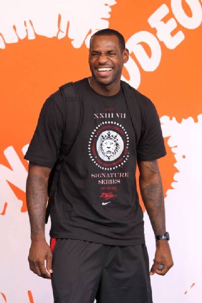 勇士伤病：霍福德&斯潘塞无缘出战太阳，其他球员皆可出战（勇士伤情更新：霍福德与斯潘塞缺阵战太阳，其余球员均可出战）