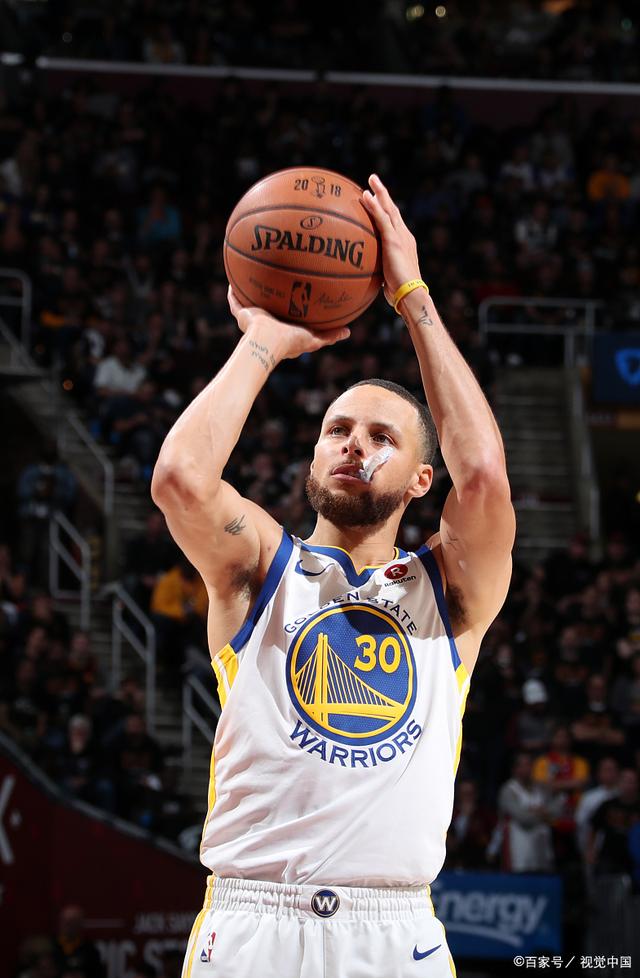 随着马刺117-102三杀雷霆，碾压卫冕冠军，NBA最新积分榜出炉：西部变天！（马刺117-102完成对雷霆三连杀，卫冕冠军遭碾压，NBA最新积分榜公布：西部格局大洗牌）