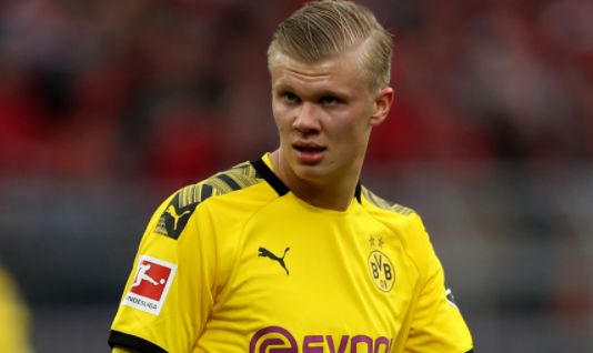 三代校友聚绿茵 上海交大的这一场校友足球赛乐趣多（三代校友齐聚绿茵，上海交大这场足球赛趣味十足）