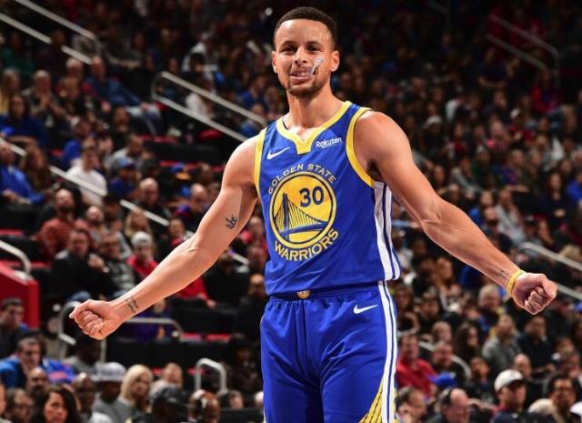 每体列足坛十大奇葩条款：博格坎普拒坐飞机；内马尔微笑条款（每体盘点足坛十大离奇条款：博格坎普拒乘飞机；内马尔微笑奖金）