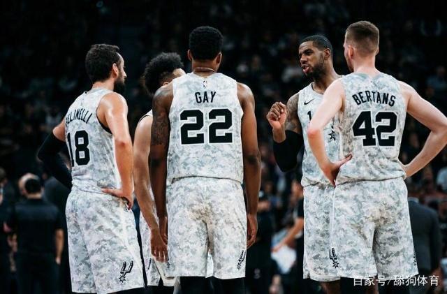 少一人的切尔西让阿森纳犯难，英超争冠从来不乏拼桌的（十人切尔西仍让阿森纳犯难，英超争冠从不缺搅局者）