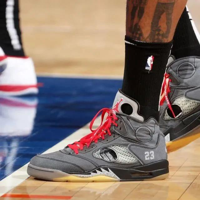 媒体批评贝林厄姆，赖特：他们没准备好接纳一位黑人超级巨星（媒体抨击贝林厄姆，赖特：他们尚未准备好接受一位黑人超级巨星）