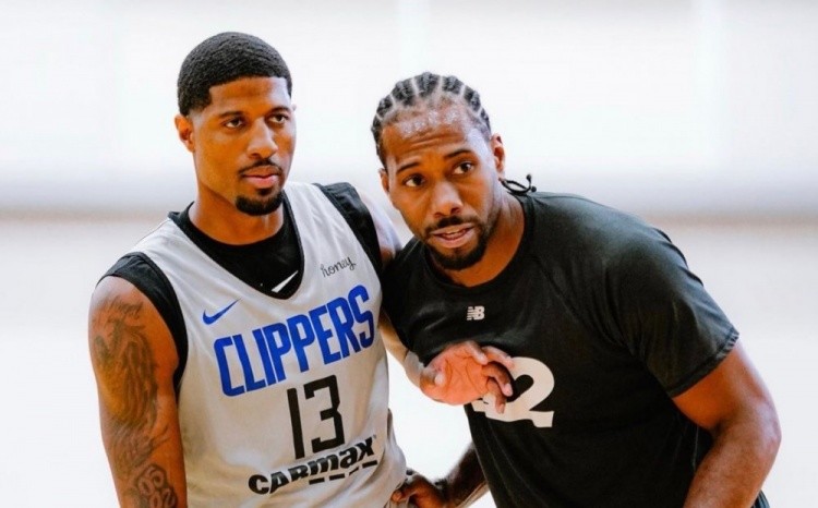 记者：埃斯特旺已抵达伦敦，周一将跟随切尔西训练（埃斯特旺已到伦敦，周一将随切尔西合练）