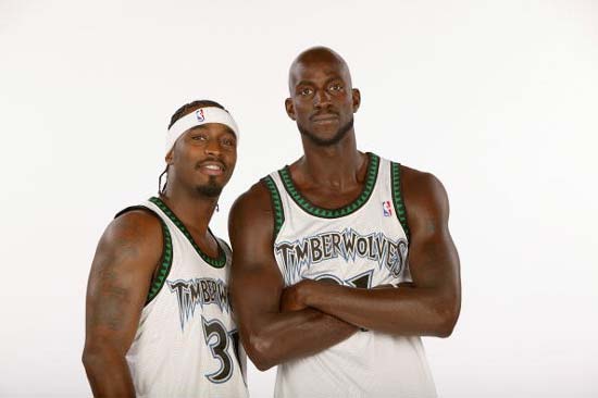 16岁的天空：多特蒙德超新星阿尔伯特本轮青年欧冠集锦（16岁天才闪耀：多特蒙德新星阿尔伯特青年欧冠本轮集锦）