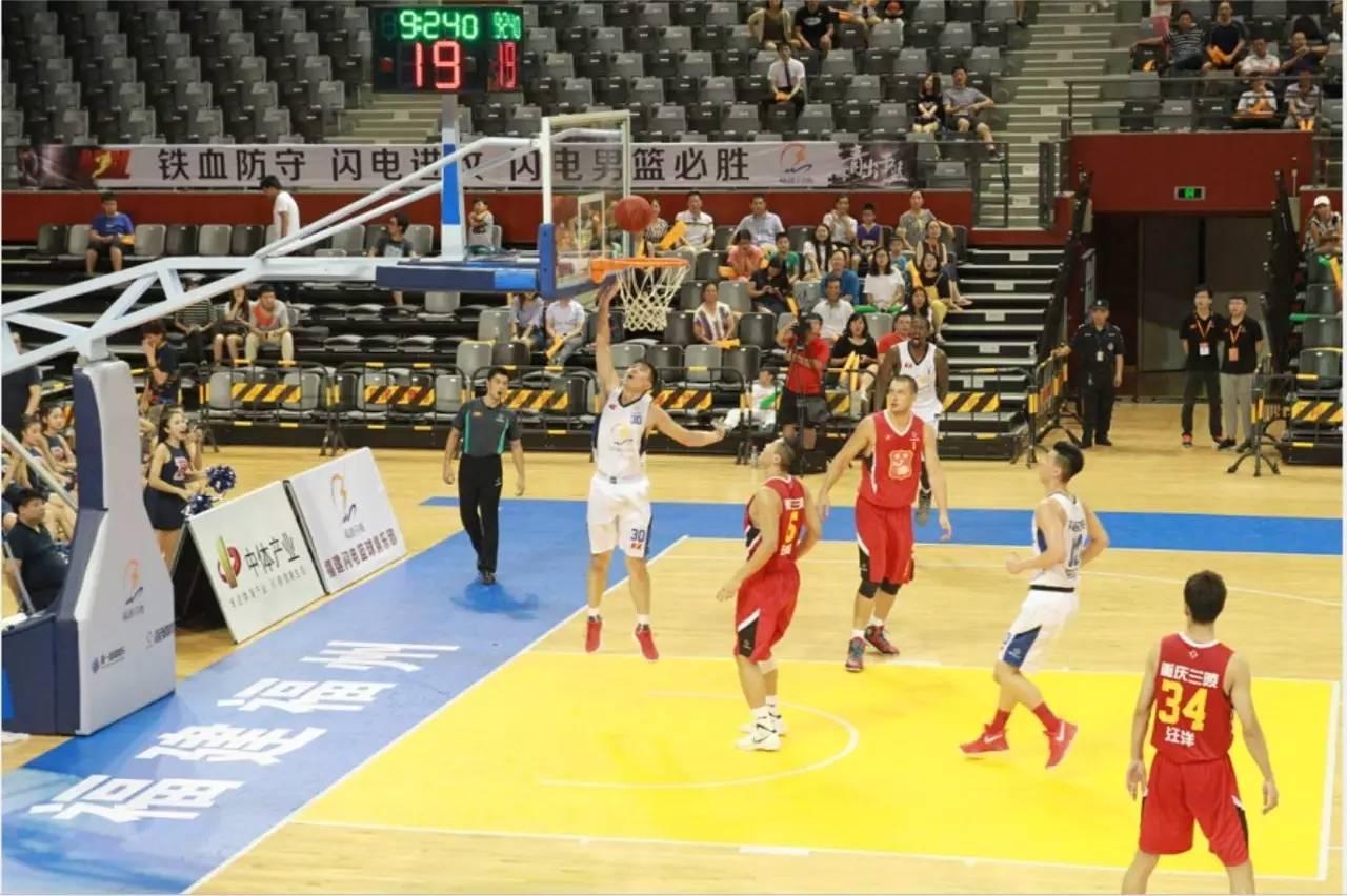 2025／26赛季英超：失去才会懂得珍惜？曼联铁人队长倒下（2025／26英超：曼联铁人队长伤退，失去方知珍贵）