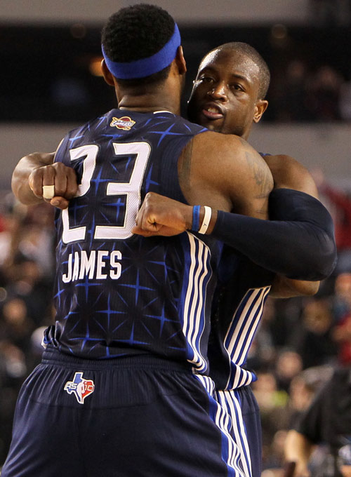 WTT总决赛：孙颖莎4-0横扫长崎美柚，晋级四强将战蒯曼（WTT总决赛：孙颖莎4-0完胜长崎美柚，挺进四强将对阵蒯曼）