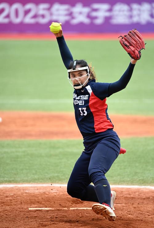 罗马诺：莱万不在迈阿密国际2026年的引援候选名单中（罗马诺：莱万未列入迈阿密国际2026年引援名单）