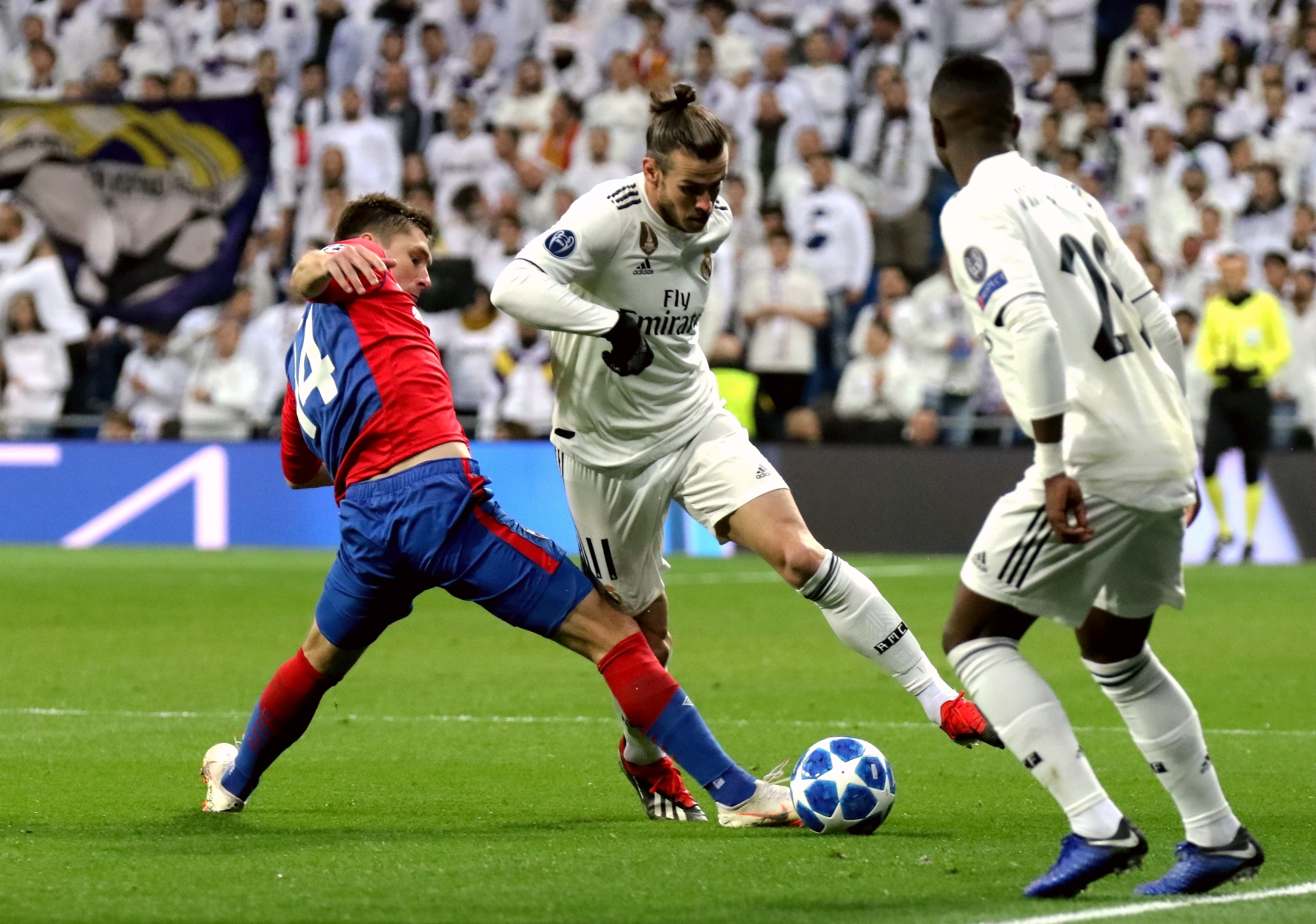 米体：米兰对迈尼昂的年薪报价提高至500万欧，尤文正在关注（米体：米兰为迈尼昂开出500万欧年薪新报价，尤文密切关注）