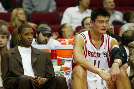 西甲：皇马主场3-0击败皇家贝蒂斯（西甲：皇马主场三球零封皇家贝蒂斯）