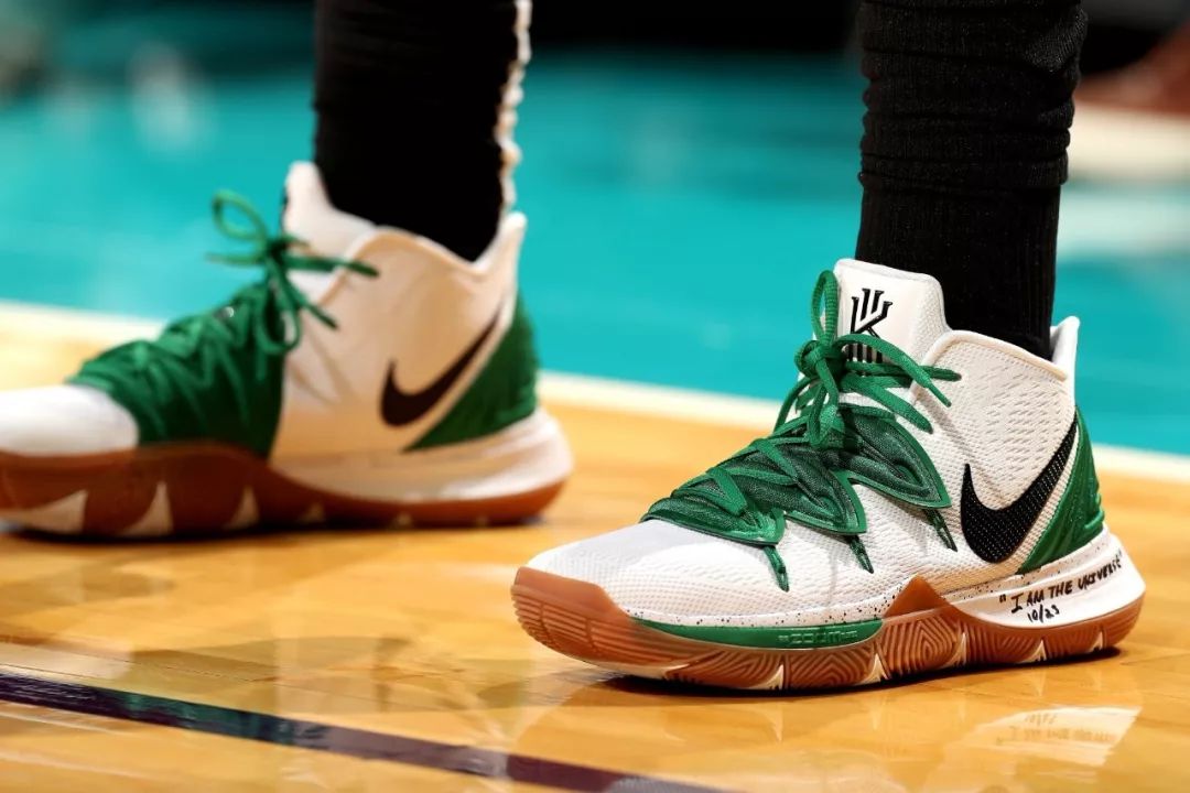 带队追赶！英格拉姆三分穿针 半节时间5中4独得10分（英格拉姆火力全开！半节三分5投4中砍下10分率队追分）