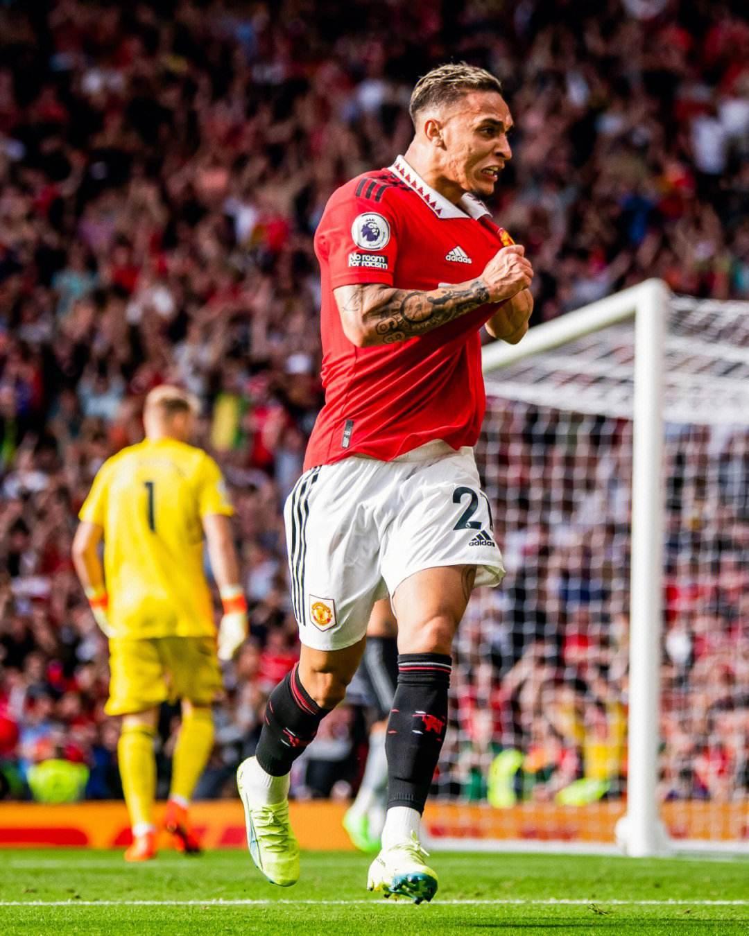 维金斯展现高抛技巧，为球队注入活力（维金斯秀高抛绝技，点燃球队活力）