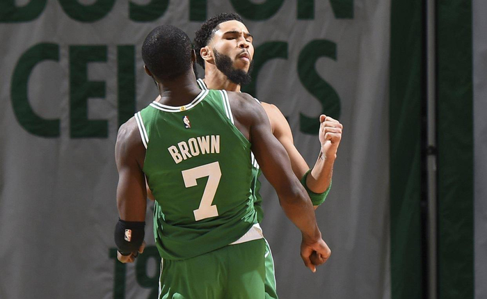 邵佳一会把青岛西海岸的这套5-4-1阵型自由切换...（邵佳一将灵活切换青岛西海岸的5-4-1阵型）