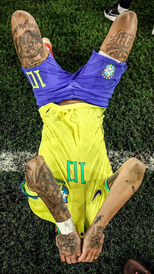 世体：克里斯滕森并没受伤，提前结束训练是计划好的（世体：克里斯滕森未受伤，提前结束训练系既定安排）