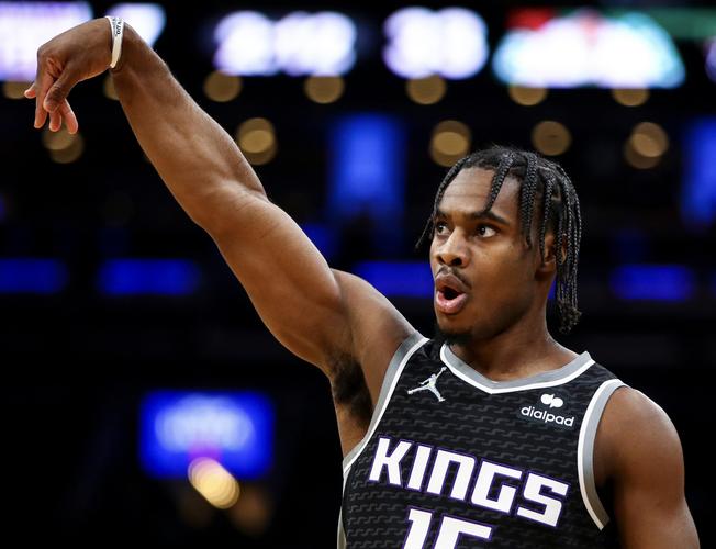 点射得分，凯文-迪克斯成为历史首位在德甲进球的印尼球员（凯文-迪克斯点球破门，成德甲史上首位进球的印尼球员）