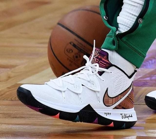 队报：德尚指控诽谤他和本泽马有矛盾的记者，本周四已开庭（队报：德尚以诽谤罪起诉称其与本泽马不和的记者，周四开庭）