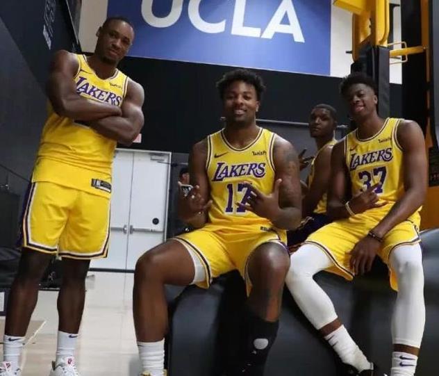 第21圈，诺里斯连过安东内利、塞恩斯、斯特罗尔、劳森，直接上到第4。（第21圈，诺里斯连超安东内利、塞恩斯、斯特罗尔与劳森，一举升至第4位）