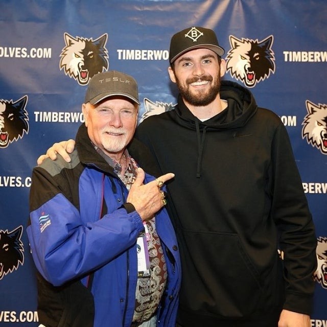 东体：男篮惨败会影响男足；邵佳一带队要改造思想和精神面貌（东体：男篮大败或影响男足，邵佳一执掌球队需重塑理念与精神风貌）