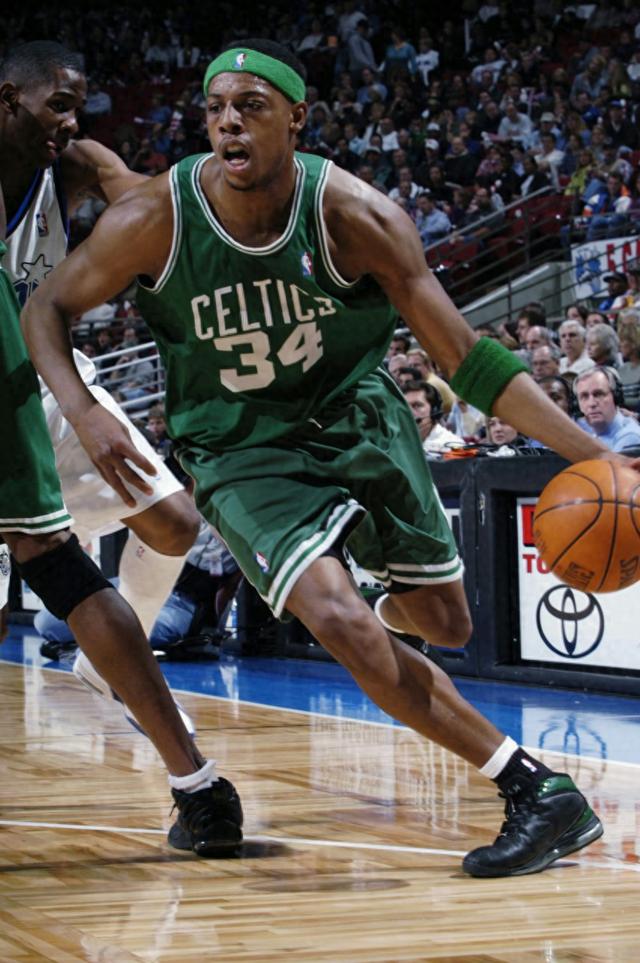 湖人罚球23-36落后马刺，赛季首次少于对手达10次（湖人罚球23比36不及马刺，本季首次比对手少10次）