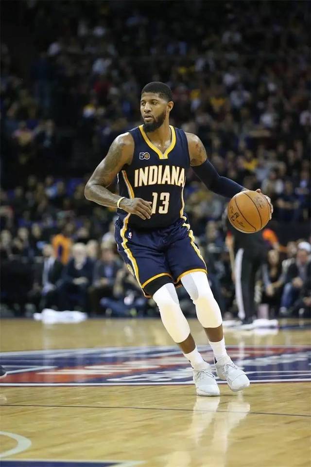 欧文突破防守连续得分（欧文强突撕裂防线连取分）