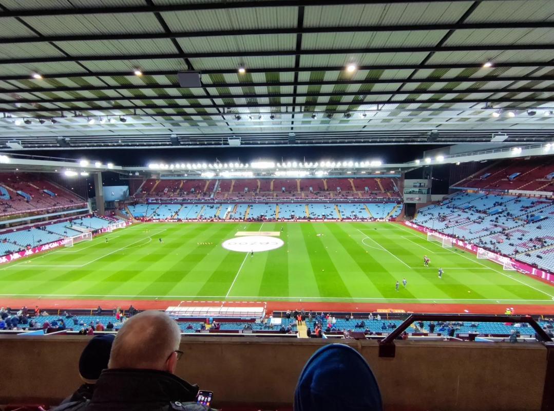 时隔238天后复出！伊藤洋辉进入拜仁vs弗赖堡替补席（休战238天，伊藤洋辉重返赛场：进入拜仁对弗赖堡的替补名单）