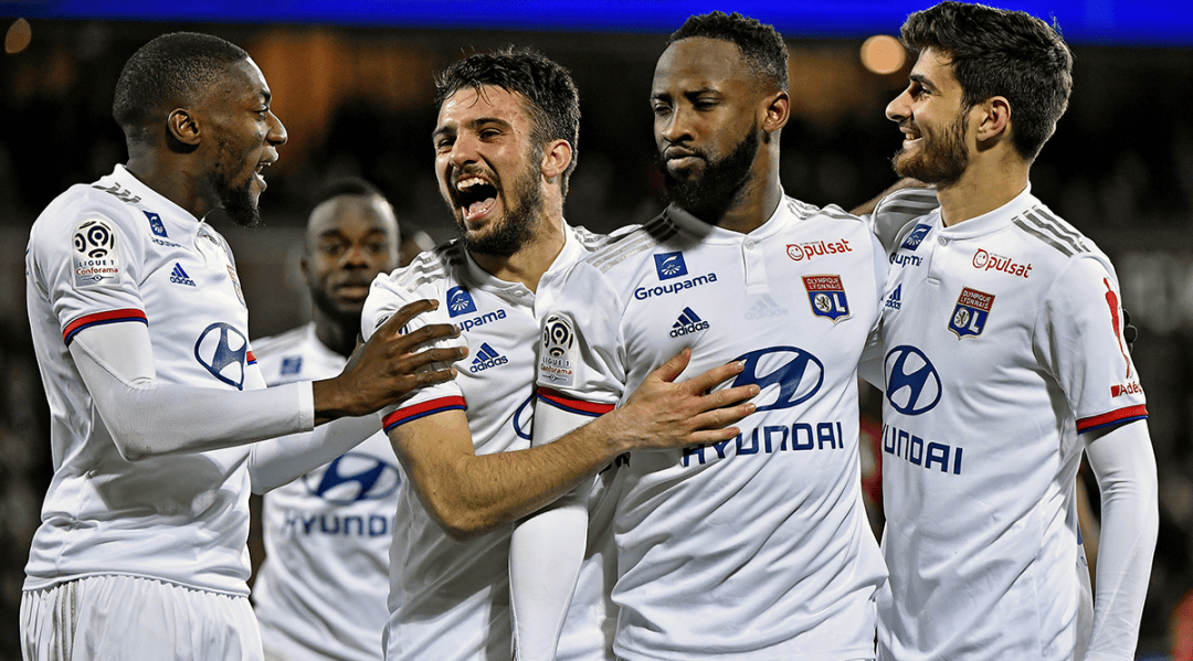 被问是否会下课，罗马尼亚主帅大怒：别问我这个问题！（被追问帅位去留，罗马尼亚主帅震怒：这个问题别再提！）