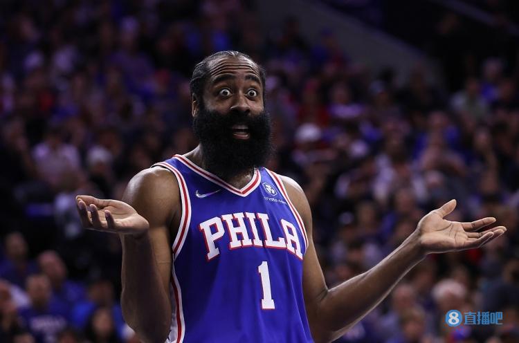 足坛共17位亿欧先生：英超西甲各7人 德甲2人法甲1人 意甲0人（足坛17名亿欧球员分布：英超、西甲各7人，德甲2人，法甲1人，意甲0人）