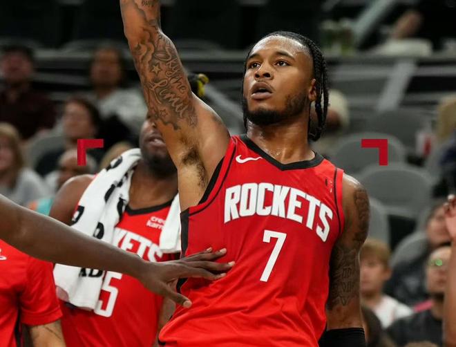 德里克·怀特：球场上的天生赢家，赢球路上的坚定战士（德里克·怀特：球场天生胜者，胜利之路的坚毅斗士）