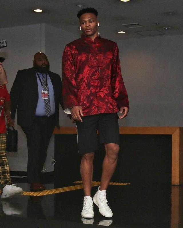 倒钩踢到对手面部被罚下，安东尼：我想赢，这是一个无意动作（倒钩误中对手脸部吃红牌，安东尼：只想赢，并非故意）