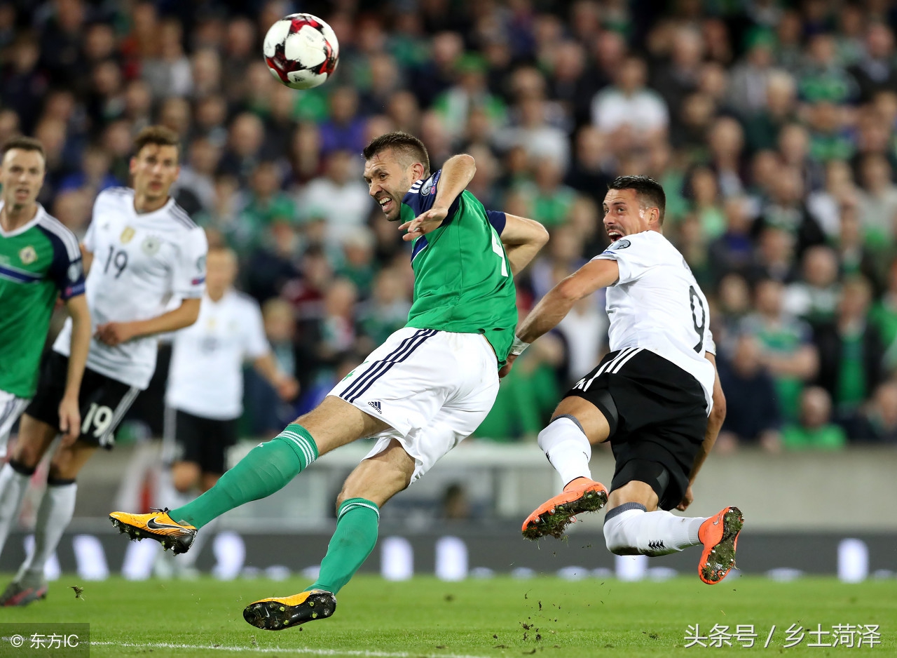 为国出战14次打进1球，尹鸿博获得印有19号的国足纪念球衣（尹鸿博获国足19号纪念球衣：14次出场打入1球）