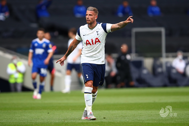 篮球赛场上的明星表现：武切维奇的全面实力展现（武切维奇赛场高光：全能实力尽显）