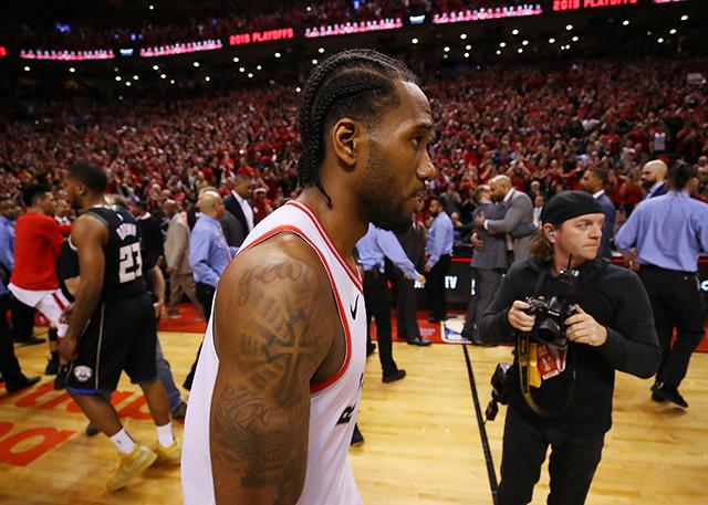 国足大换血！邵佳一破格提拔3大新星， 球迷：比归化球员强多了！（国足阵容洗牌！邵佳一火线起用三名新星，球迷称：实力全面压过归化球员）